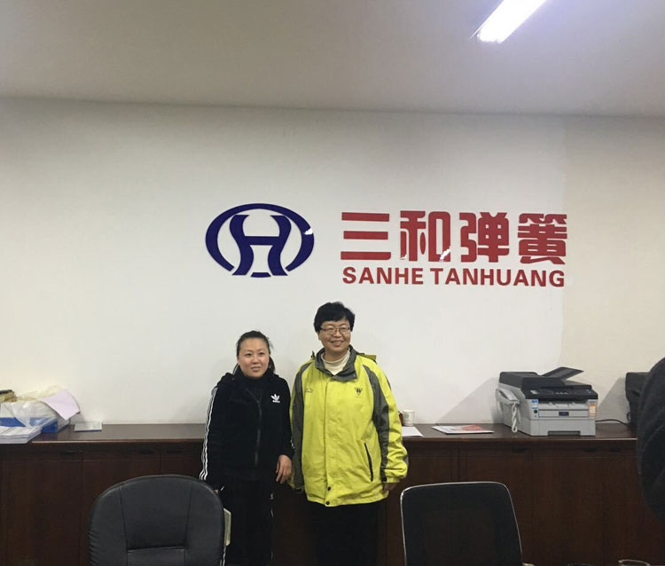 台灣客(kè)戶來我司(si)合影